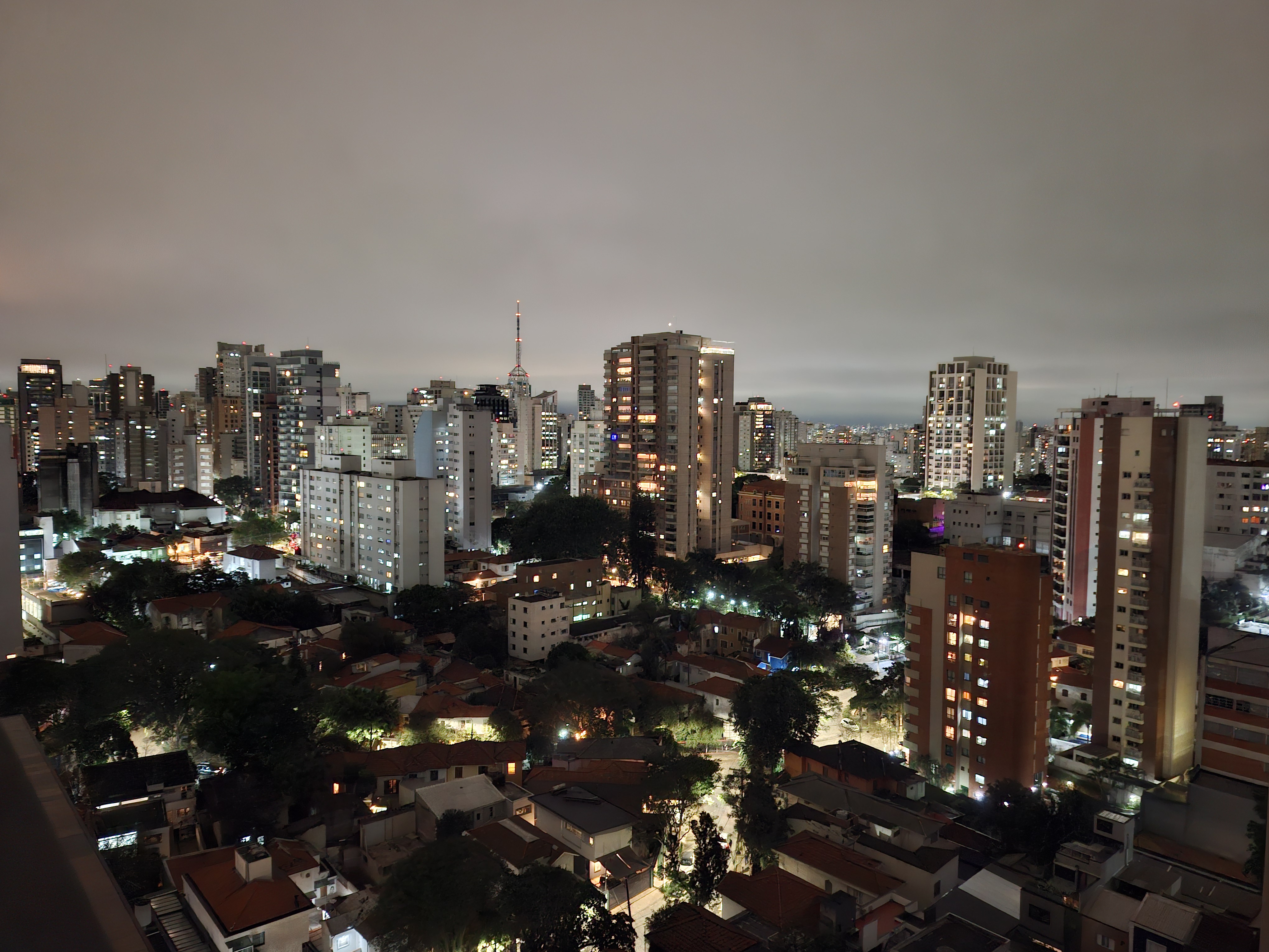 Rooftop vista noturna